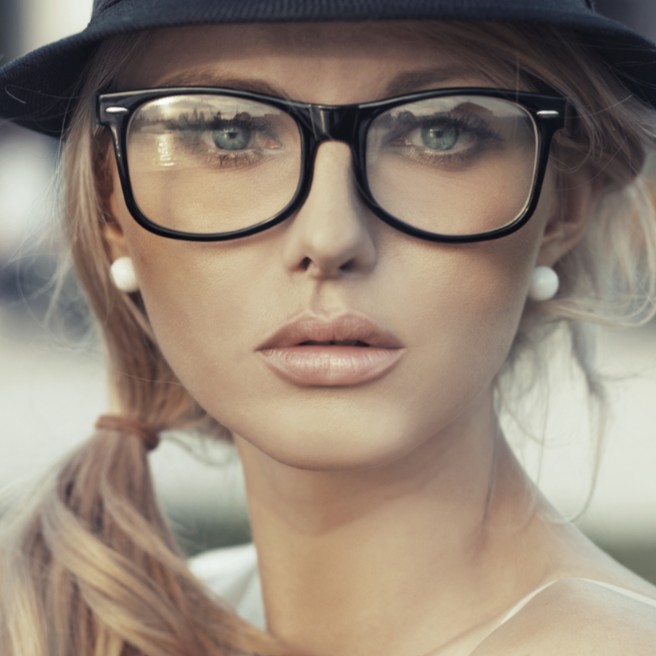 たまには、メガネで”知的女子”にイメチェン！「メガネメイク」必勝法