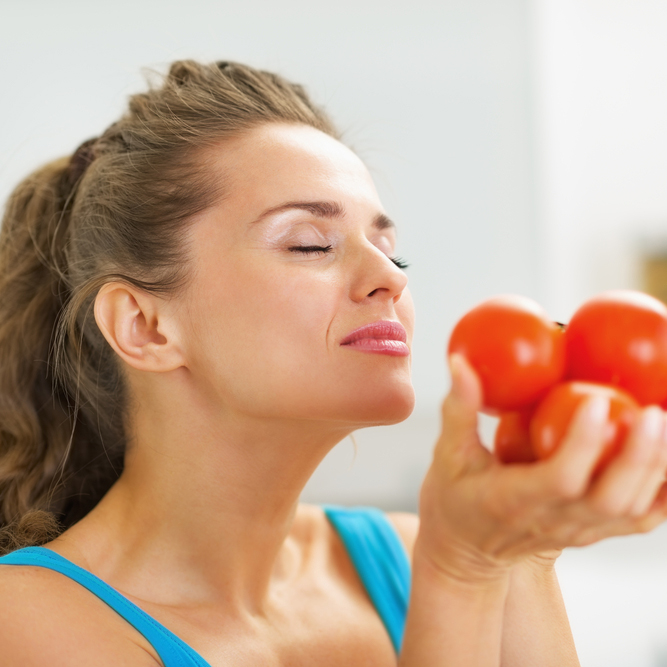 ”赤の力”で、日差しに勝つ！美肌になれる夏の野菜と言えば「トマト」！