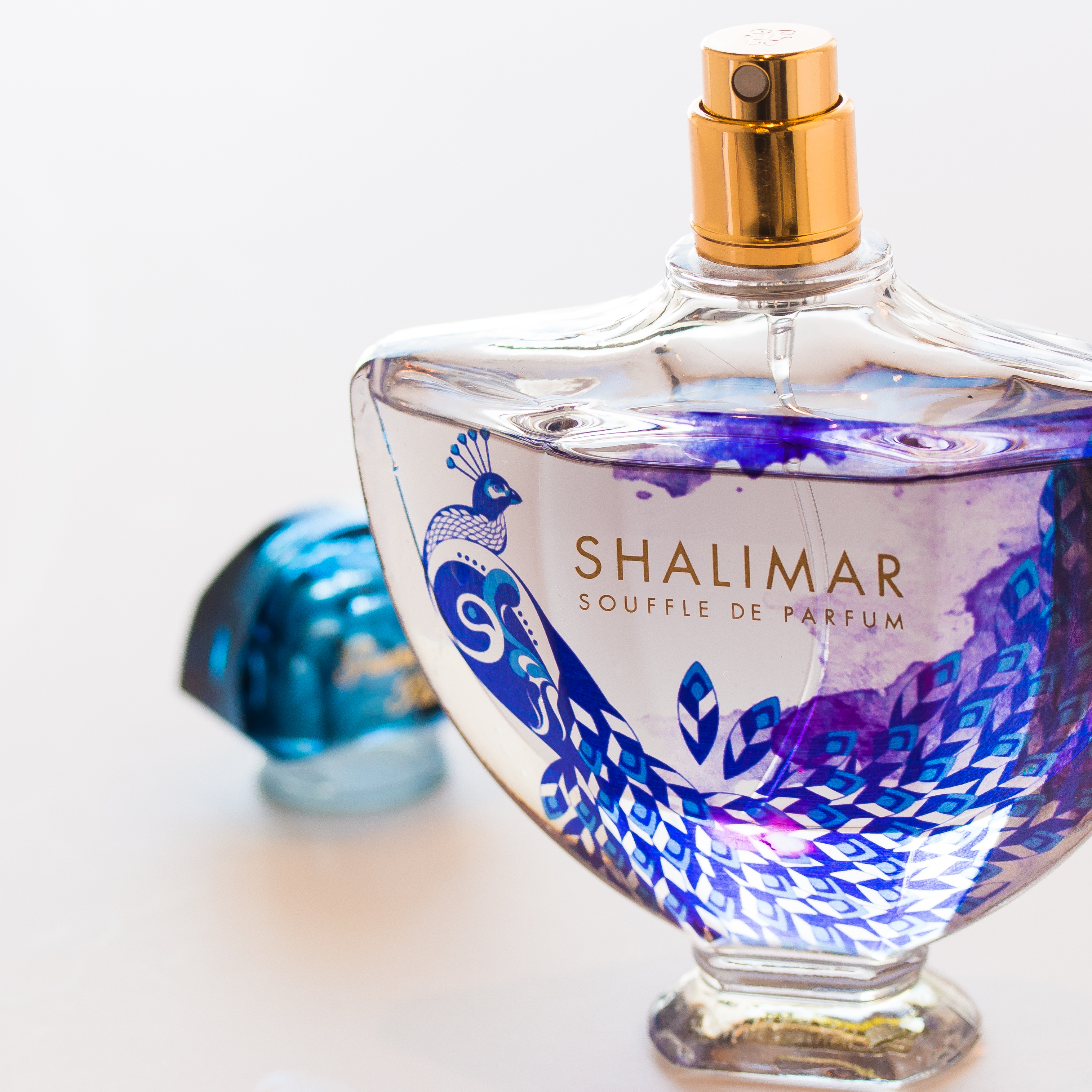 ゲランの名香「シャリマー」を継承した香りに優美な“限定ボトル”登場！