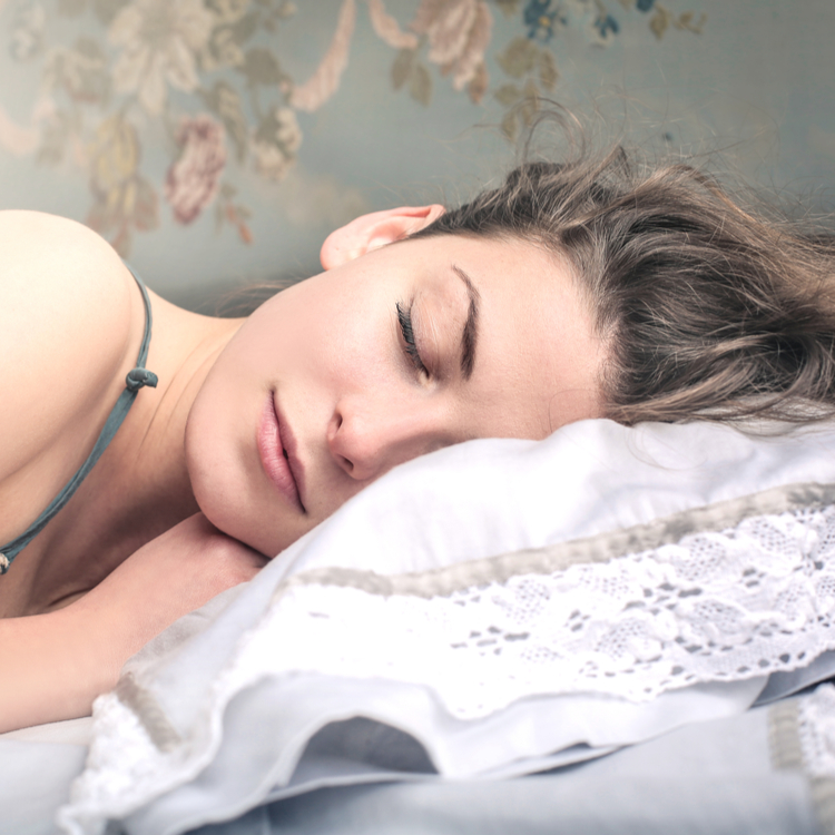眠りながら、美肌を手に入れる注目の美容方法は「睡眠美容」！
