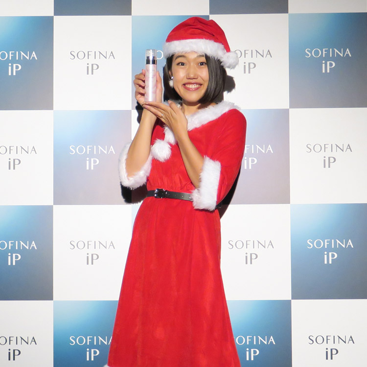 土台美容液「#恋美肌」ボトル発売中！横澤夏子さんが恋・美容・クリスマスを語る