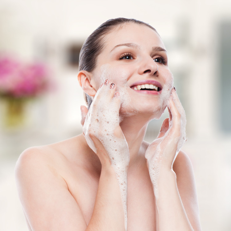 夏は洗いすぎに注意！美肌づくりに欠かせない正しい洗顔方法をおさらい