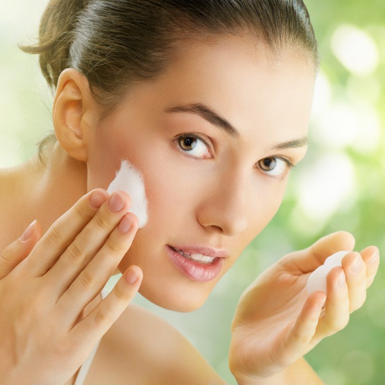 冬の超乾燥肌は洗顔方法をチェンジ！うるおいを守る洗顔方法とは