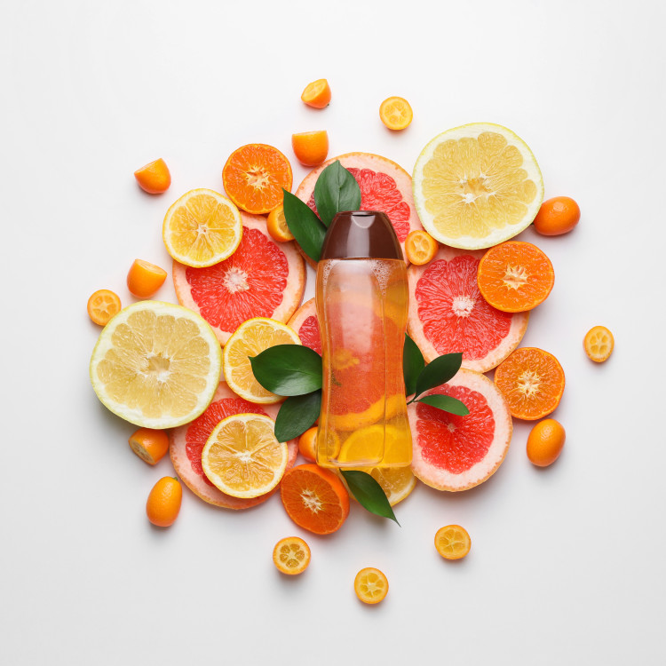暑い季節は柑橘系の香りでリフレッシュ！さわやかバスタイムが楽しめるシャンプーは？