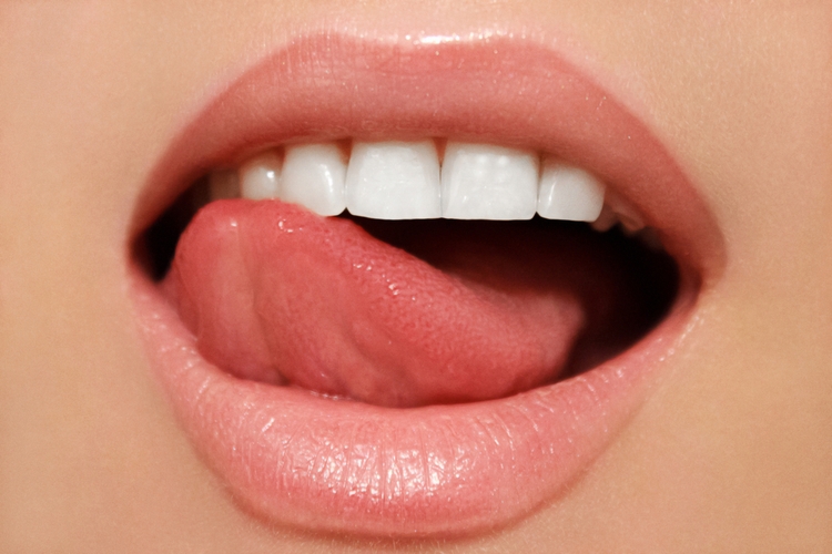 舌の運動で口の中を乾燥させないセルフケア
