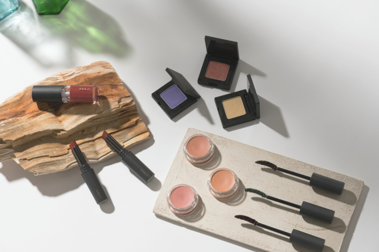 2022 SPRING SUMMER MAKEUP COLLECTION