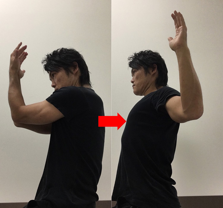 肩甲骨内転方向への動きを高める動的ストレッチ