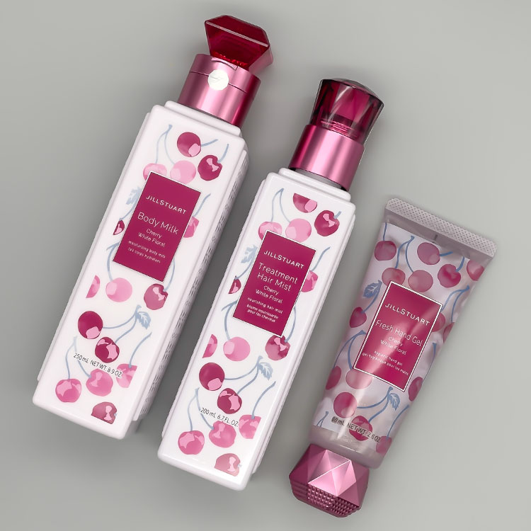 【2022ホリデー】JILL STUART Beauty（ジルスチュアート）Lifestyle Holiday Collection「Dreamy Cherry Milk」ロマンティックな香りが夢の世界へと誘うケアアイテム3品【2022年11月11日(金)】